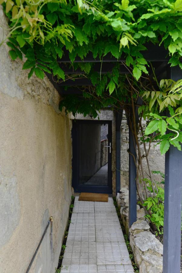 Chez Pique-Fesse Chambre D'Hote Saint-Martin-L'ars Exterior photo